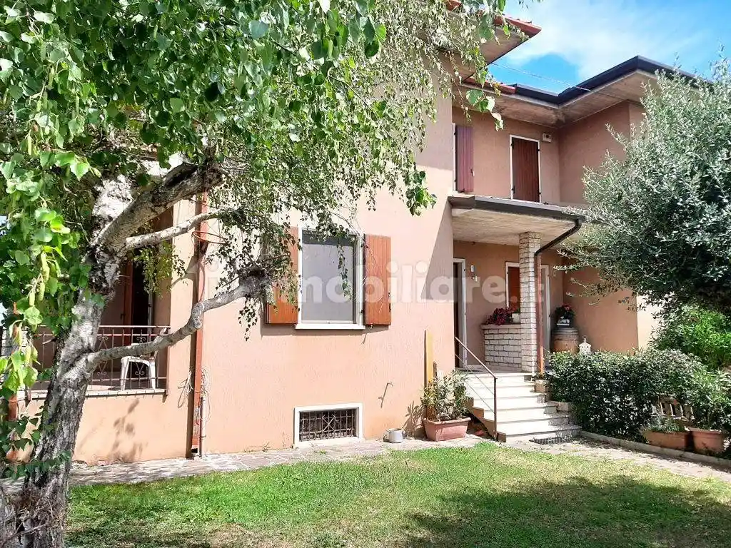Villa in vendita a Valeggio sul Mincio