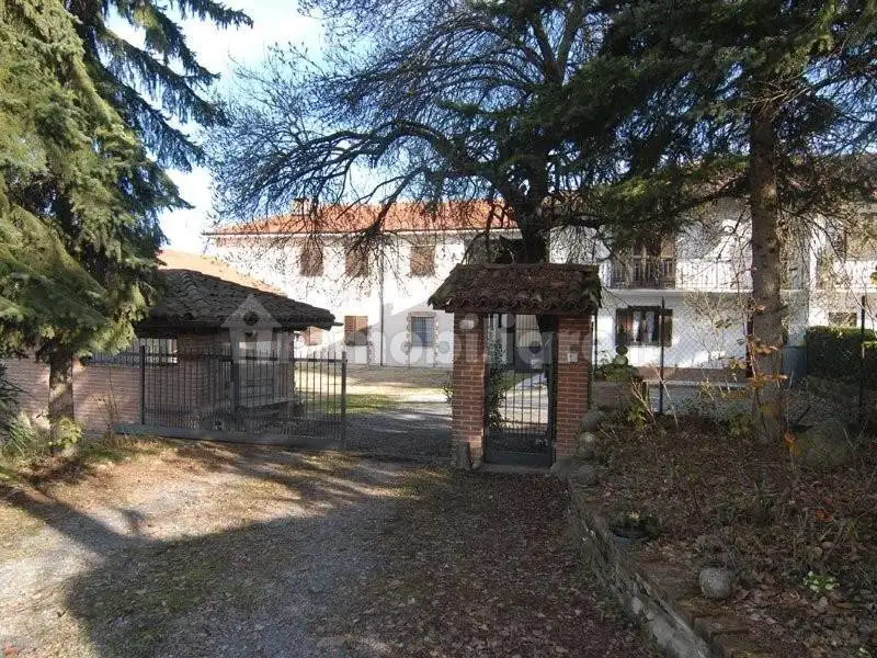 Rustico - Casale in vendita a Roddino