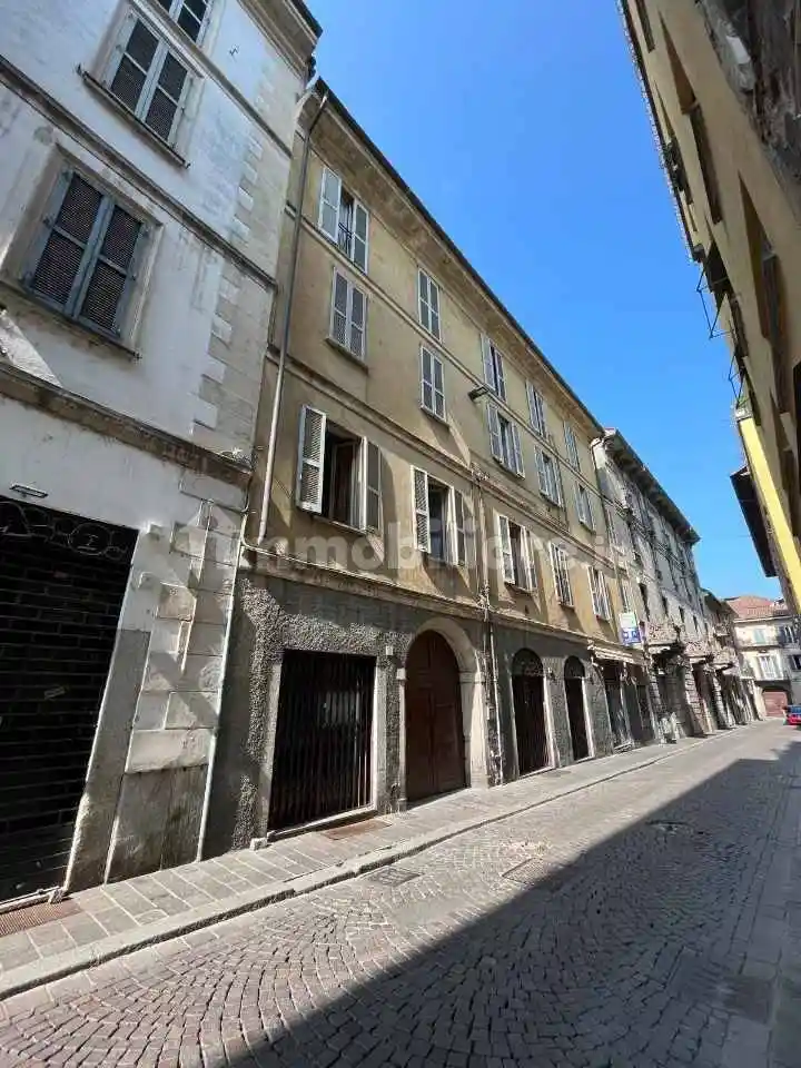 Palazzo - Edificio in vendita a Pavia