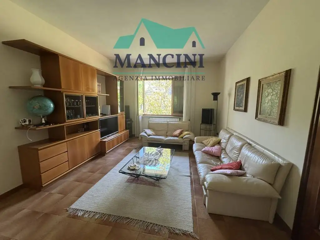 Casa indipendente in affitto a Jesi