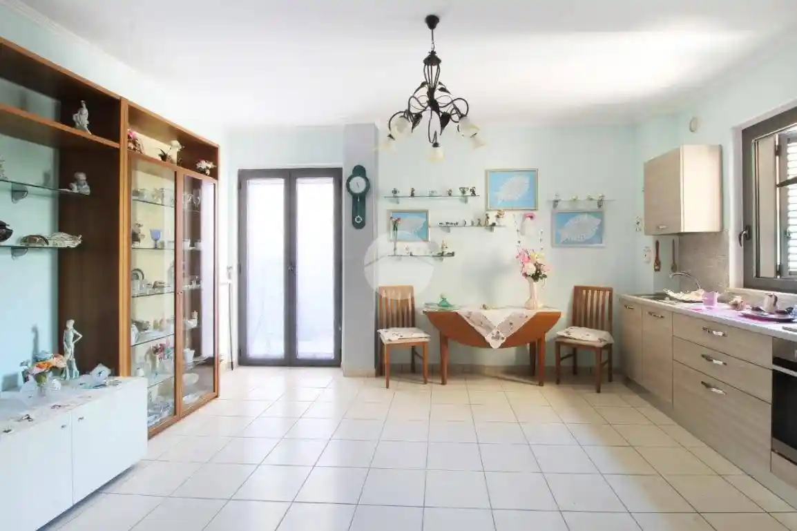 Trilocale viale della Vittoria 72, Centro, Alba Adriatica - foto 2