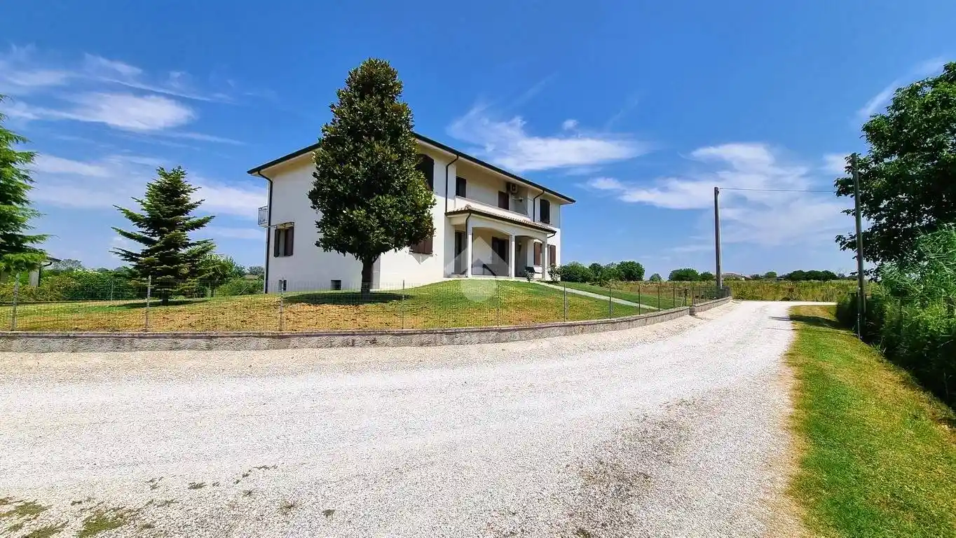 Villa in vendita a Bagnolo San Vito