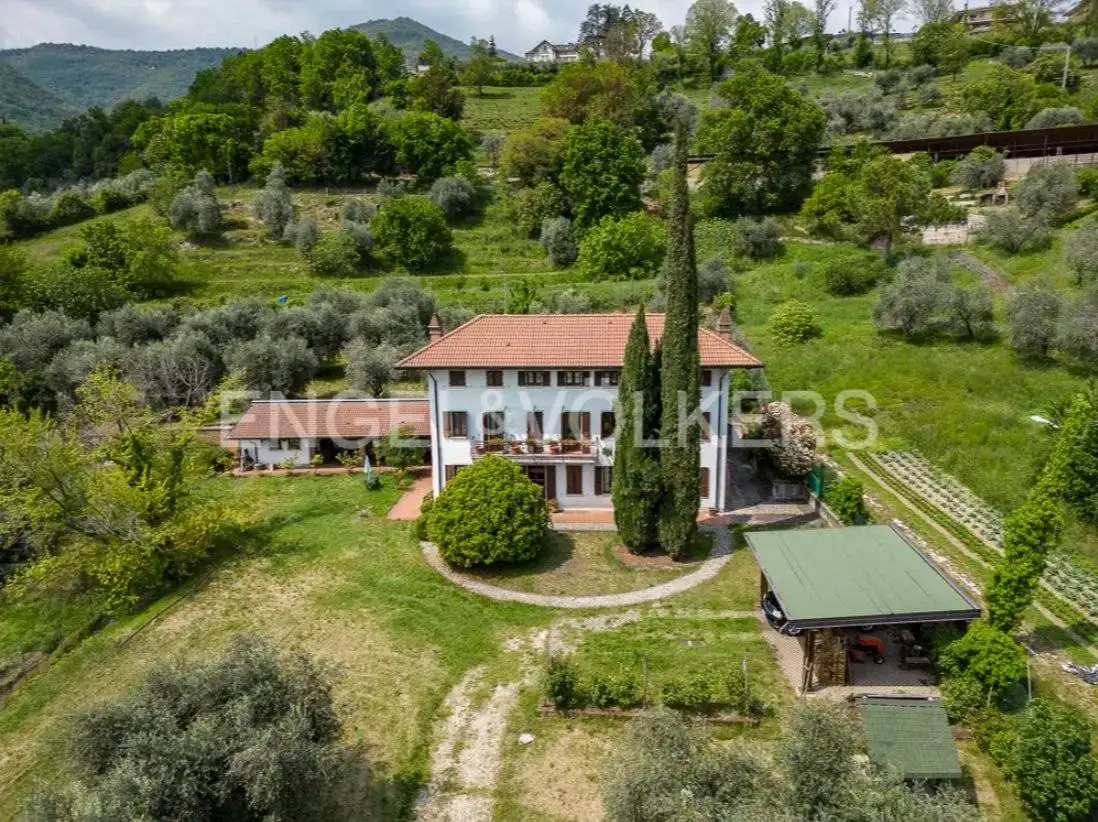 Villa in vendita a Roè Volciano