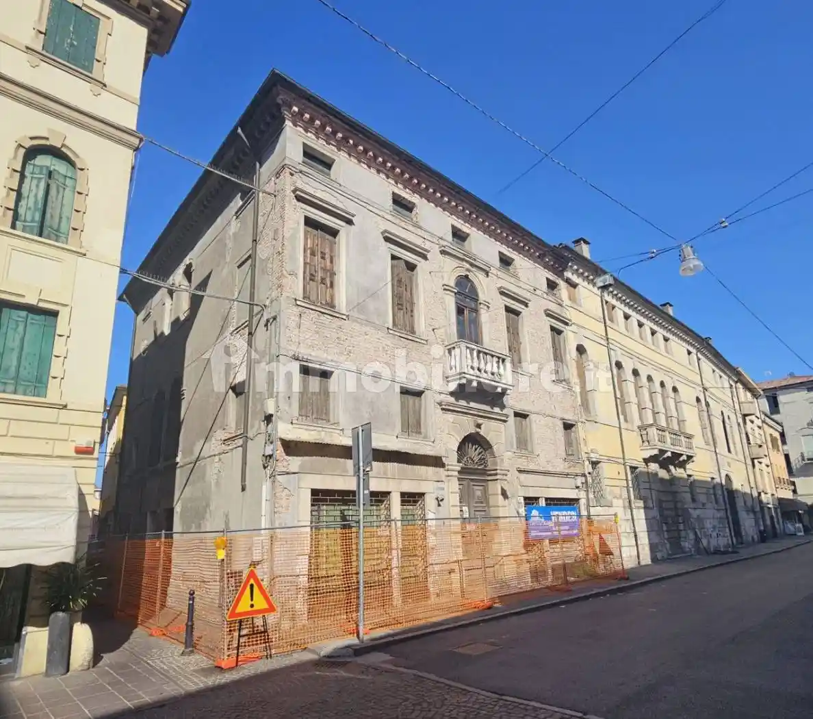 Palazzo - Edificio in vendita a Rovigo