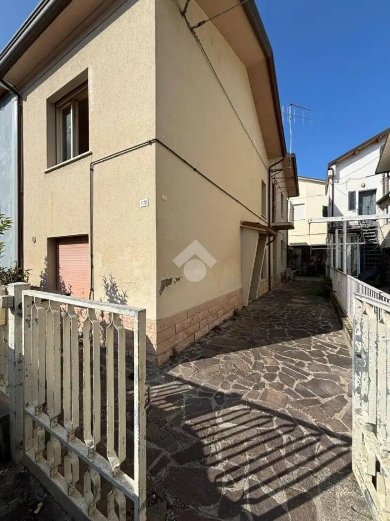 Casa indipendente in vendita a Cesena