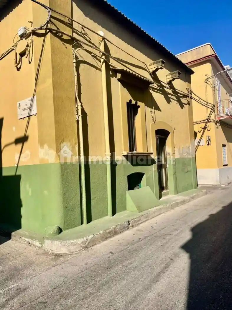 Palazzo - Edificio in vendita a Bari