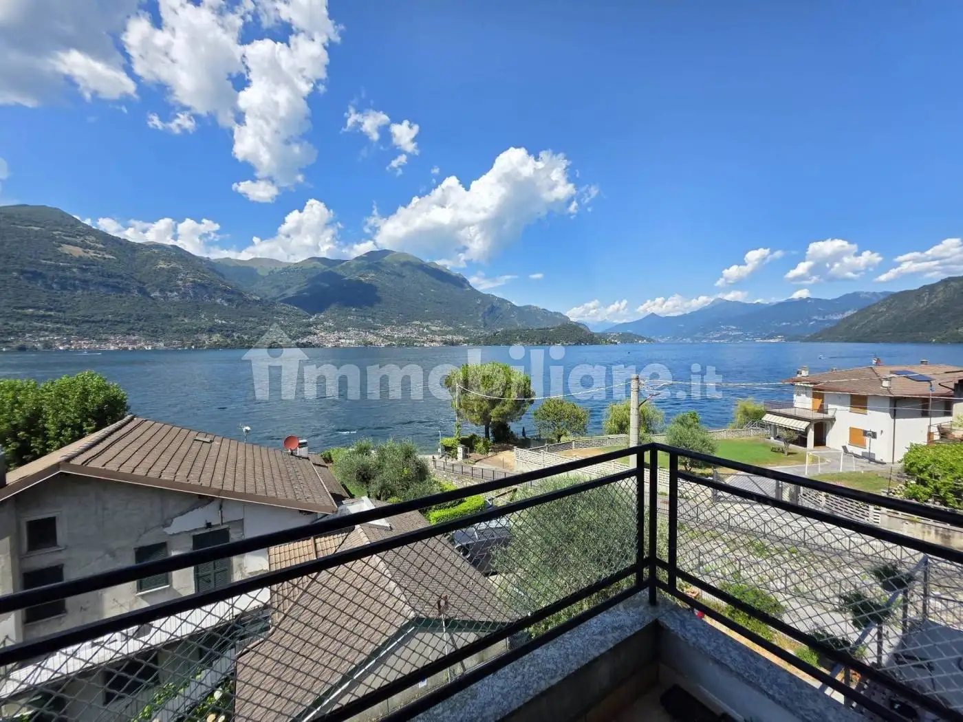 Appartamento in vendita a Lezzeno