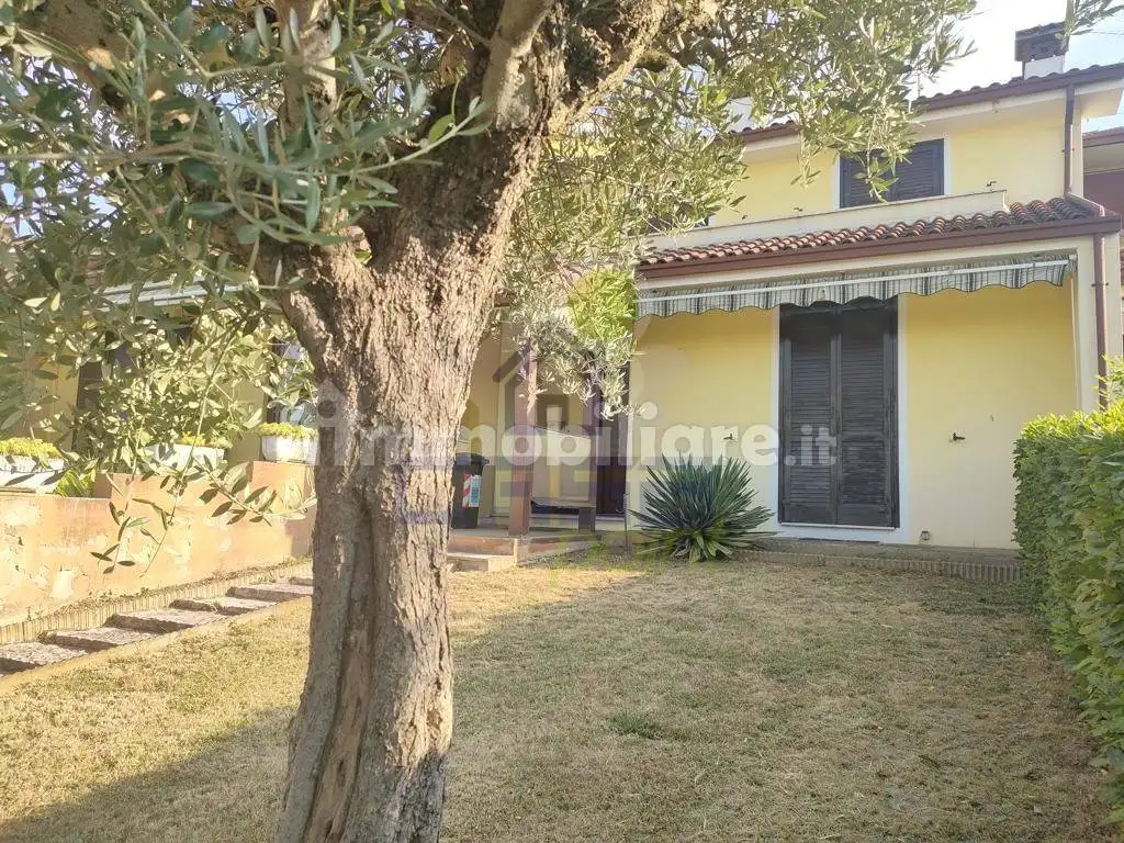 Villa a schiera strada Bellini Alberto 90/C, Centro, Acquanegra sul Chiese - foto 3