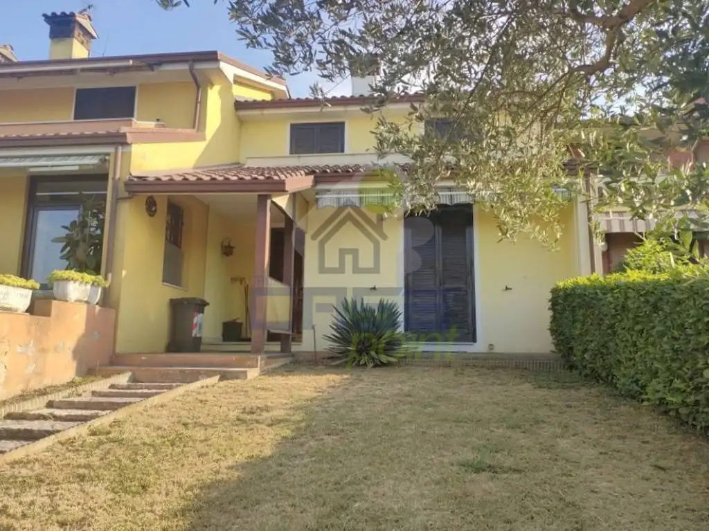 Villa a schiera strada Bellini Alberto 90/C, Centro, Acquanegra sul Chiese - foto 4