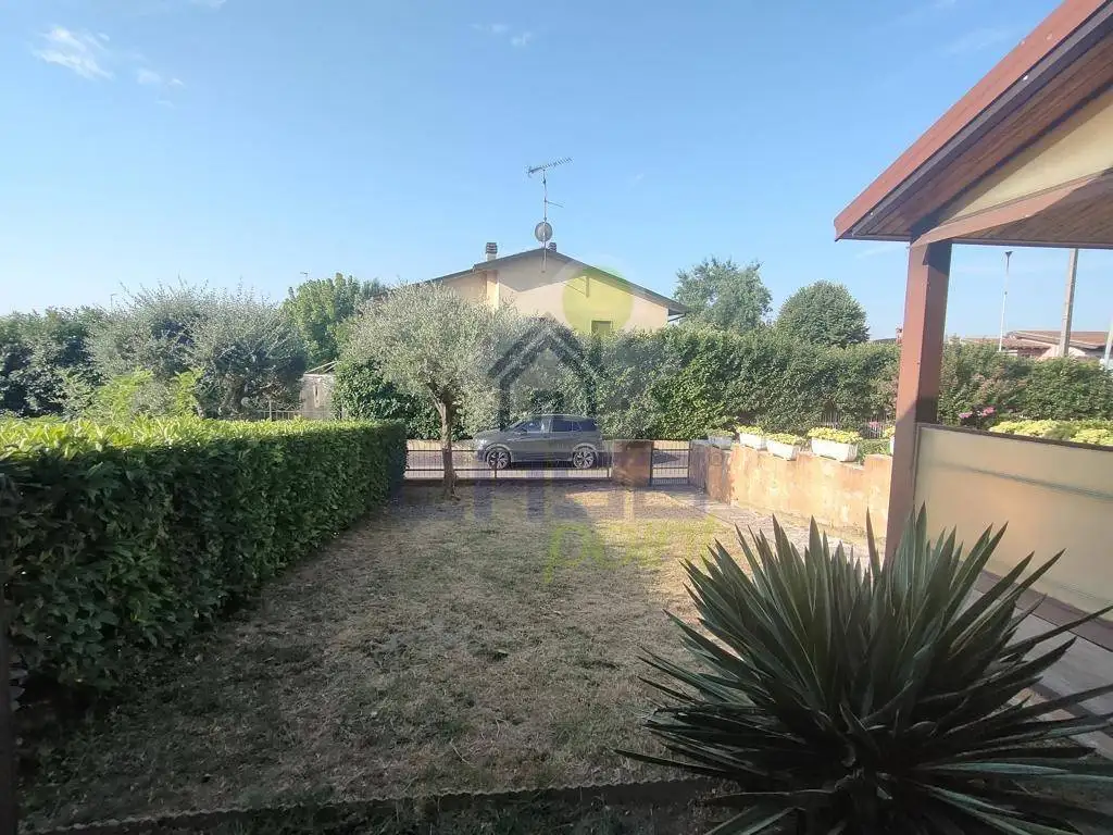 Villa a schiera strada Bellini Alberto 90/C, Centro, Acquanegra sul Chiese - foto 5