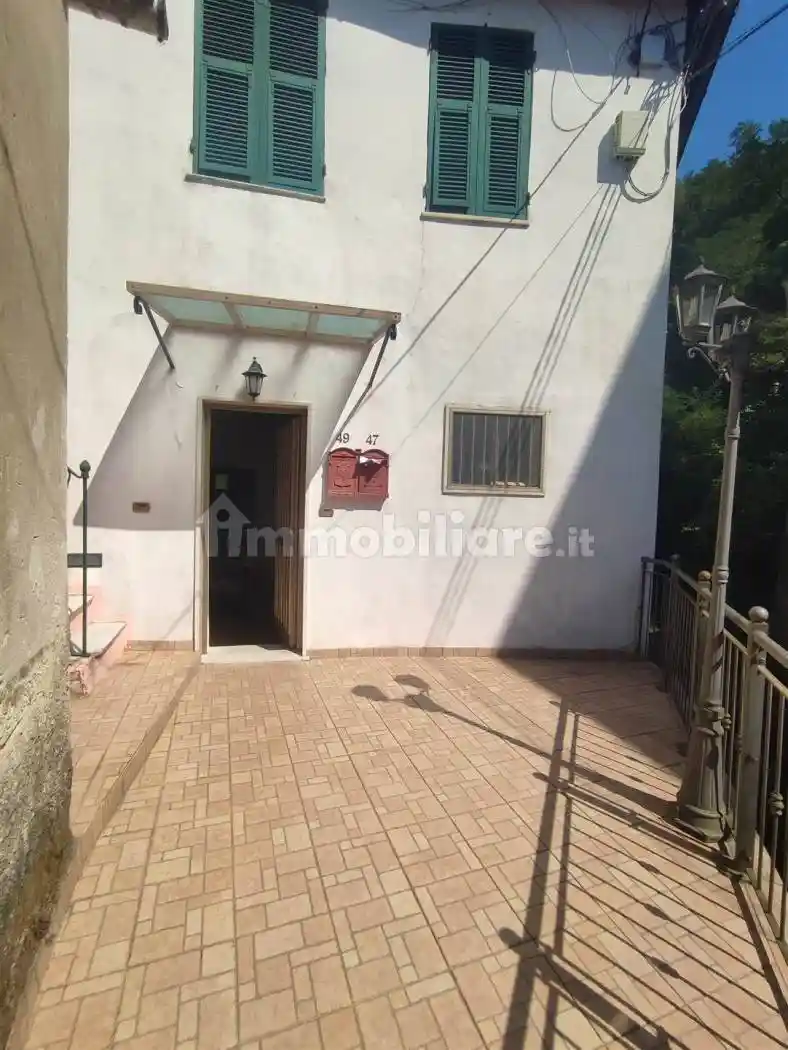 Appartamento in vendita a Follo