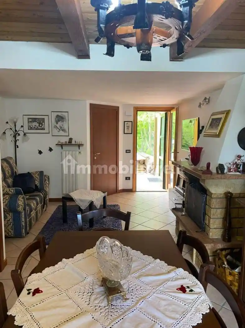 Villa a schiera 5 locali, buono stato, Centro, Casteldelci - foto 3