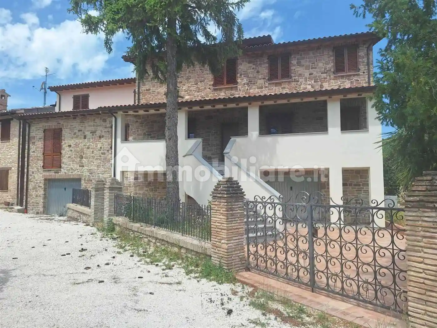 Casa indipendente in vendita a San Severino Marche