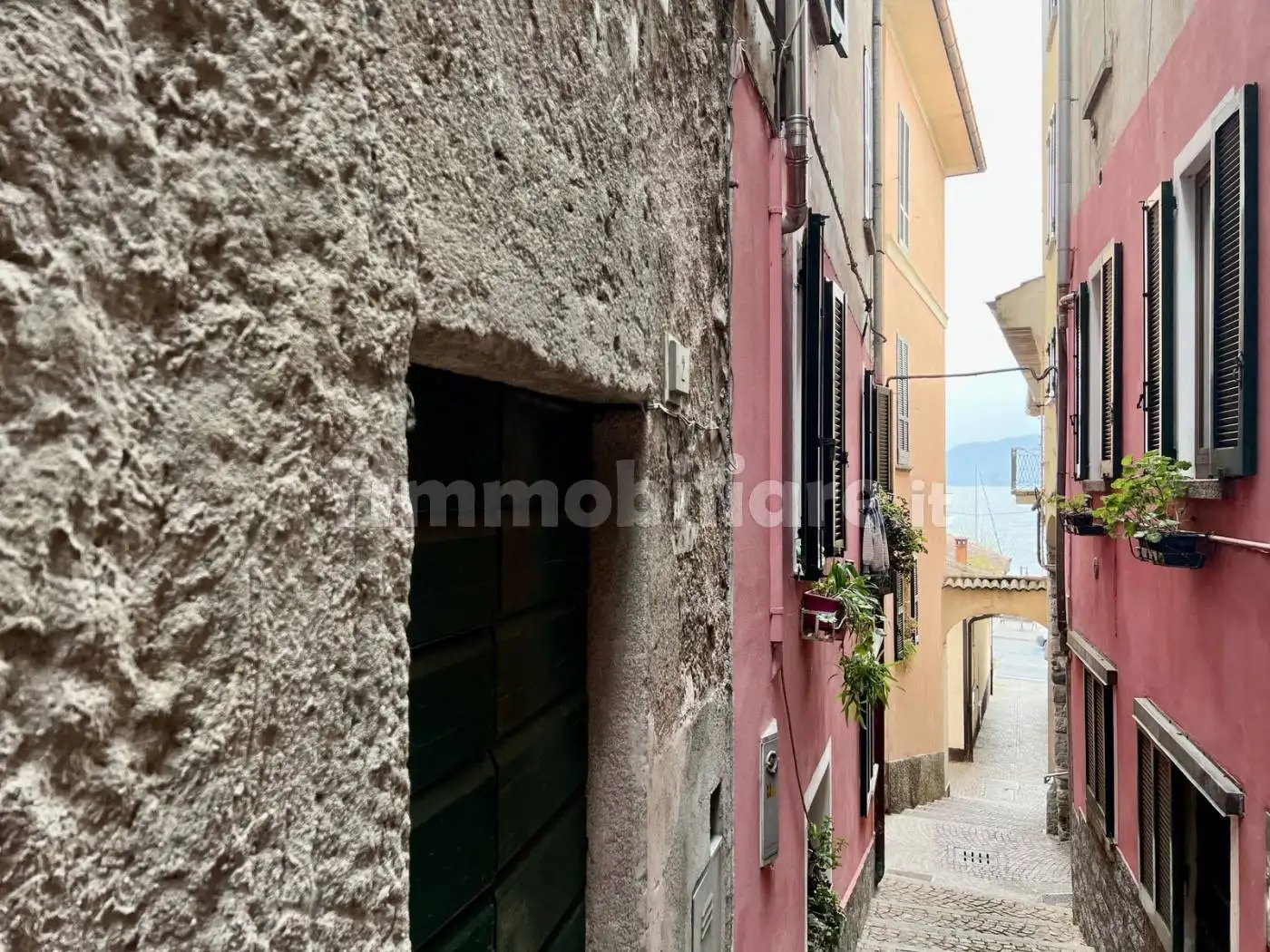 Appartamento in vendita a Dongo