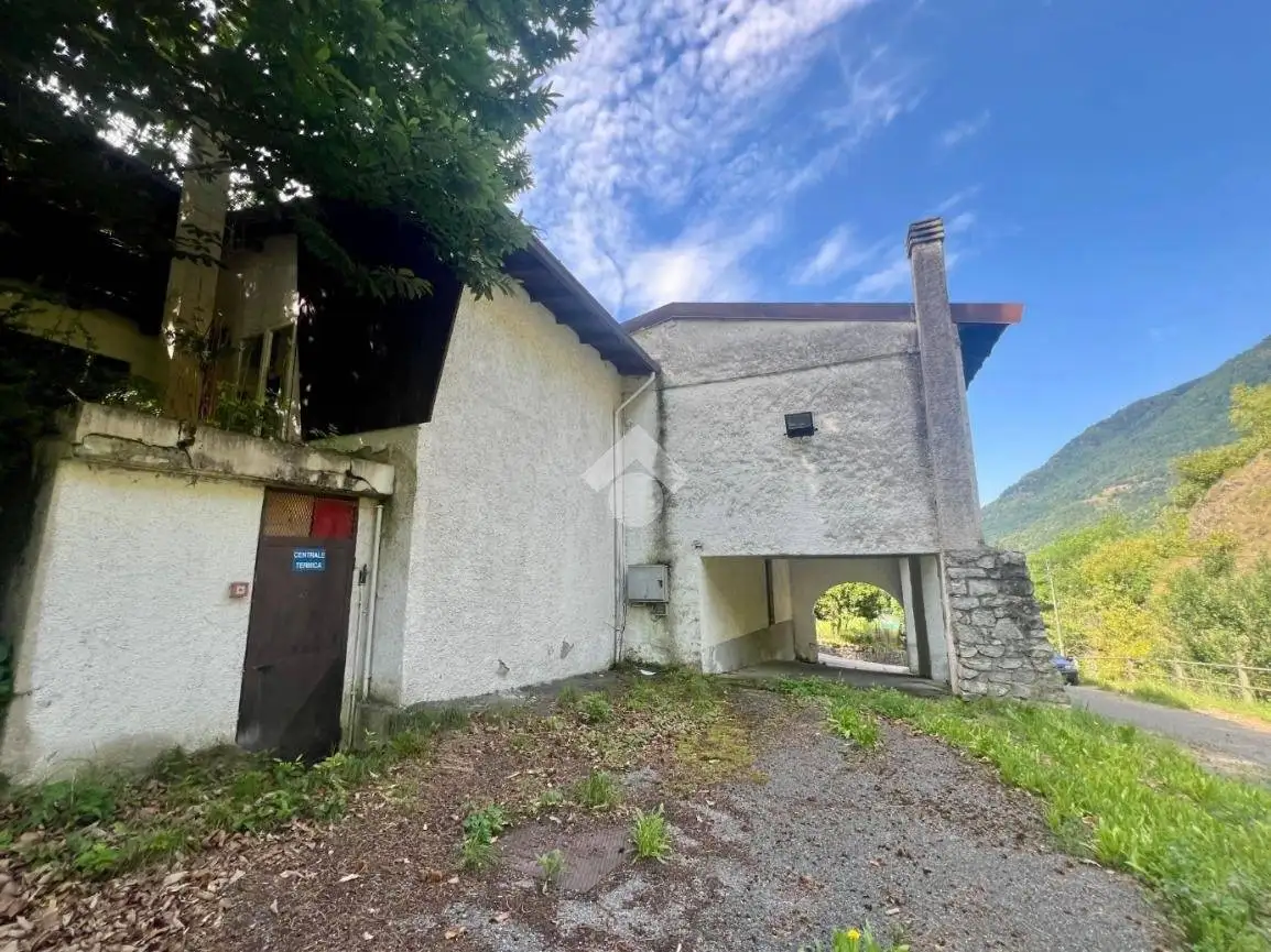 Terratetto unifamiliare via santi ippolito e cassiano, Centro, Edolo - foto 2