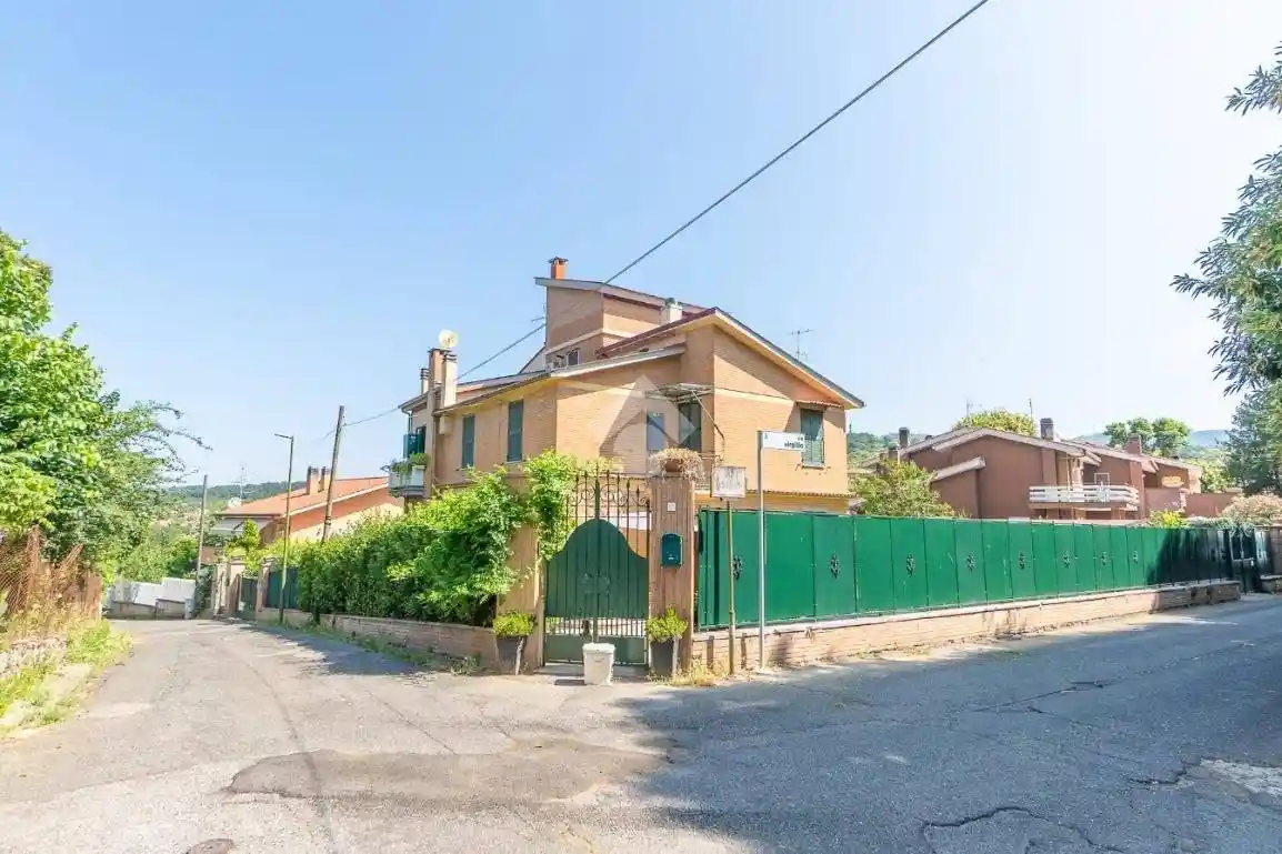 Appartamento in vendita a Ariccia