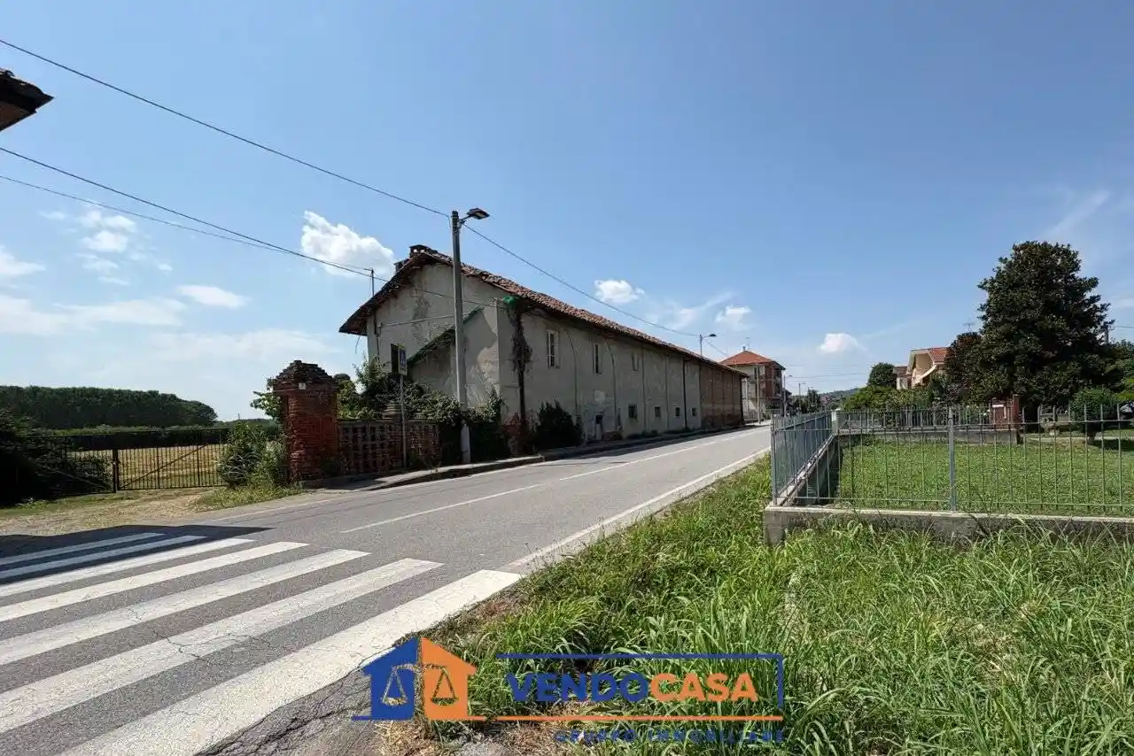 Rustico - Casale in vendita a Bra