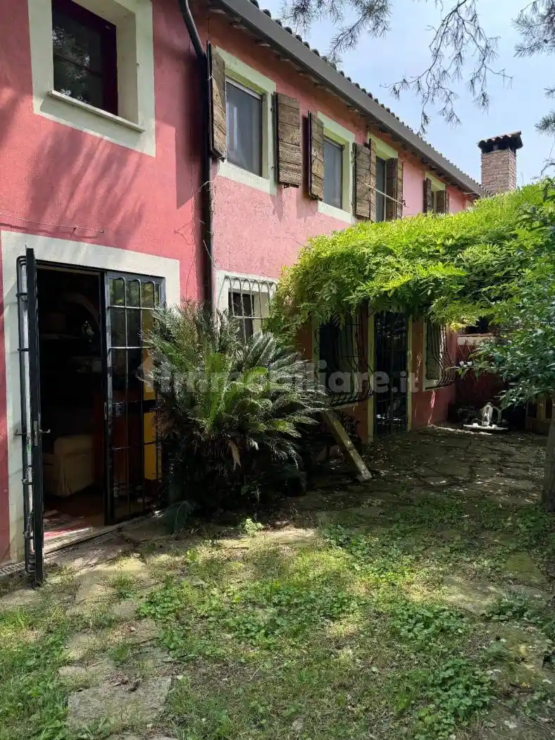 Rustico - Casale in vendita a Padova