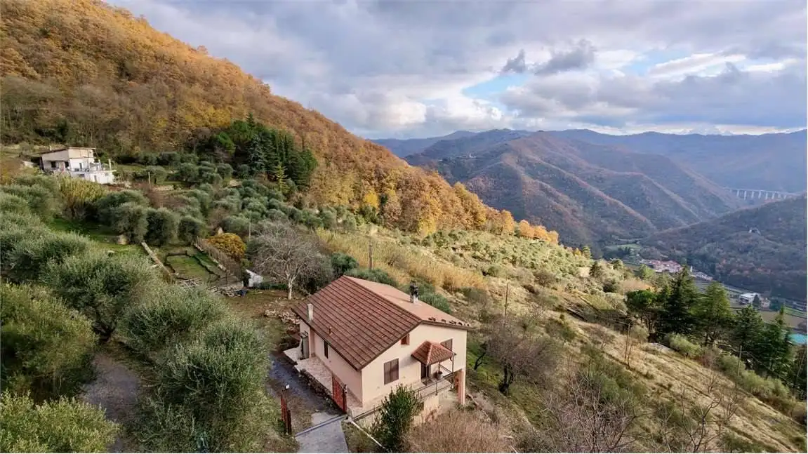 Casa indipendente in vendita a Pieve di Teco