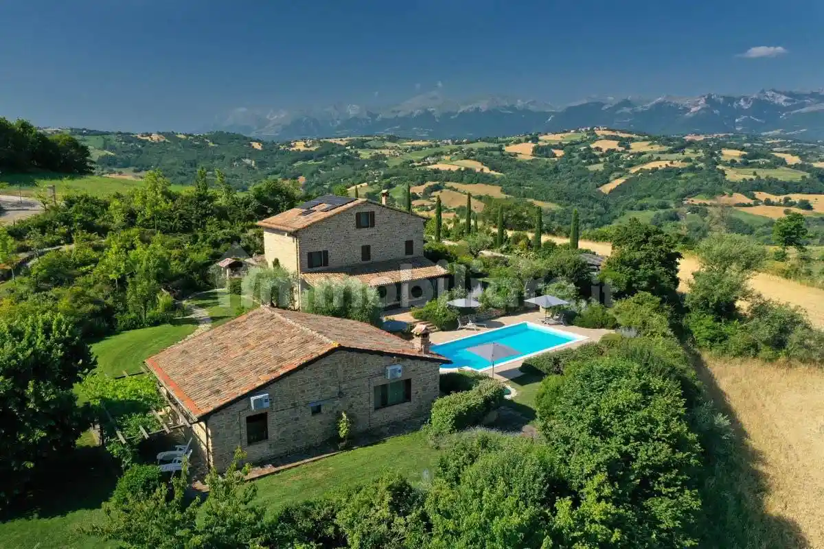 Villa in vendita a Sant'Angelo in Pontano