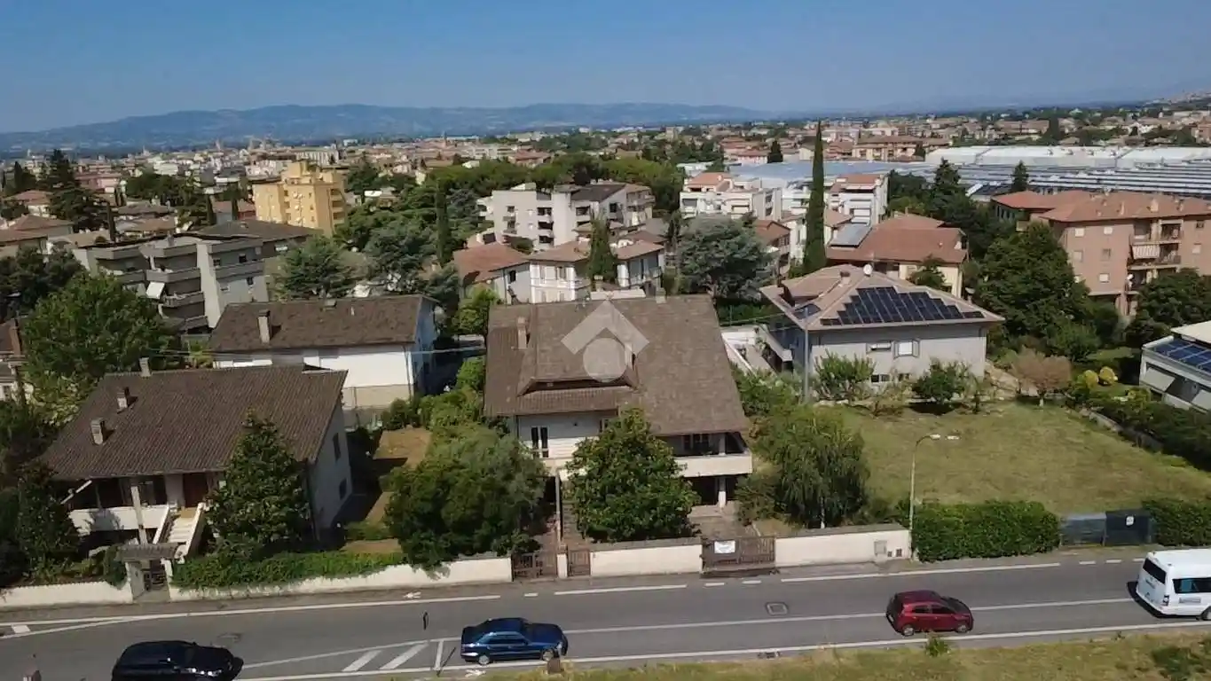 Villa in vendita a Foligno