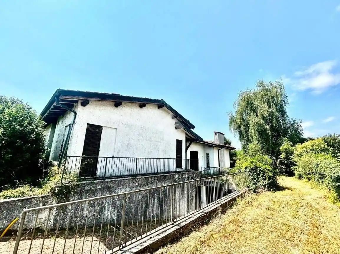 Villa in vendita a Lomagna