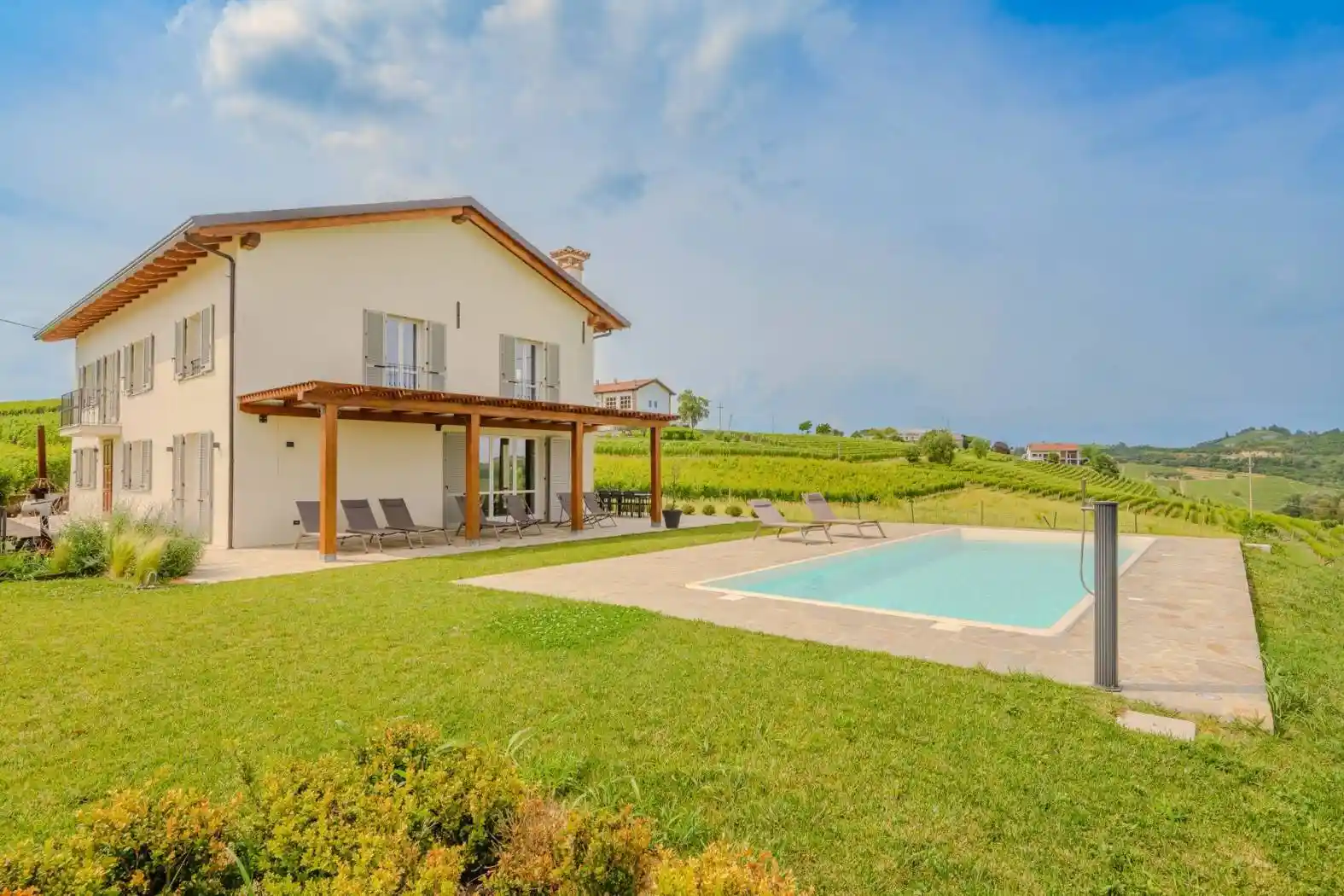 Villa in vendita a Nizza Monferrato