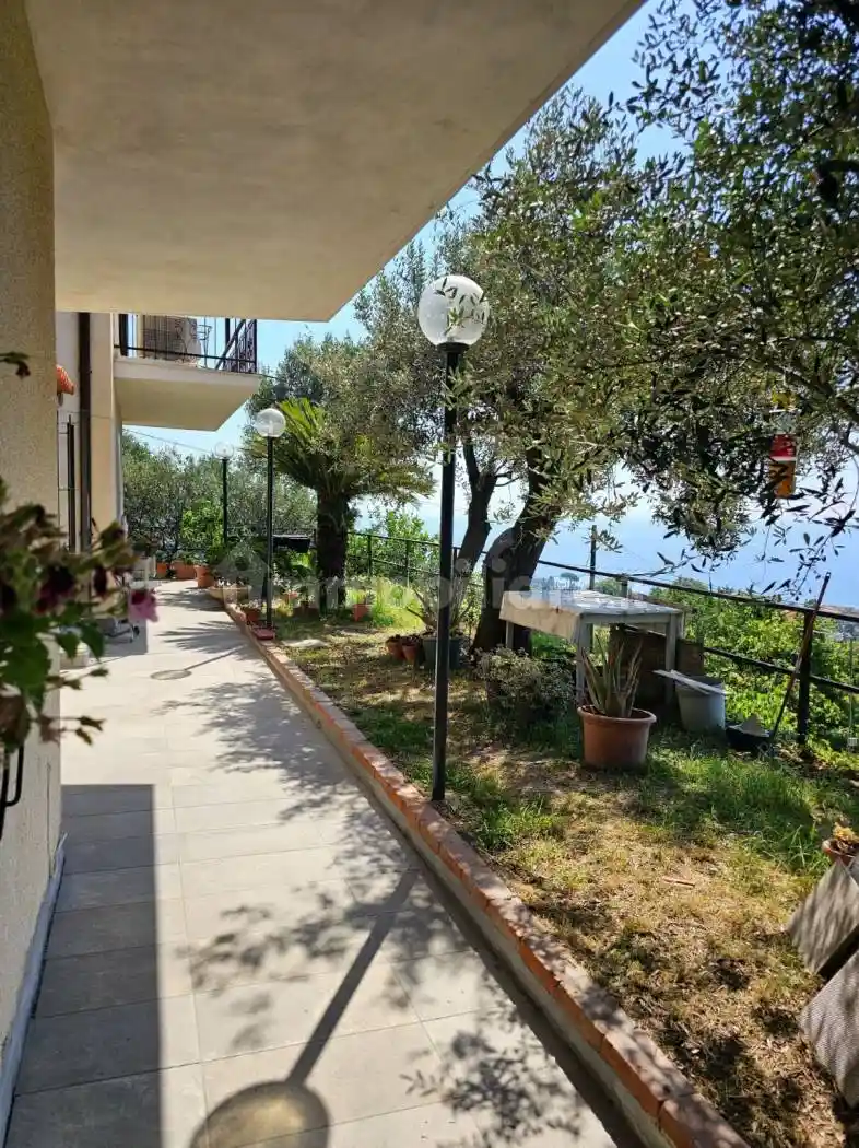 Villa in vendita a Varazze