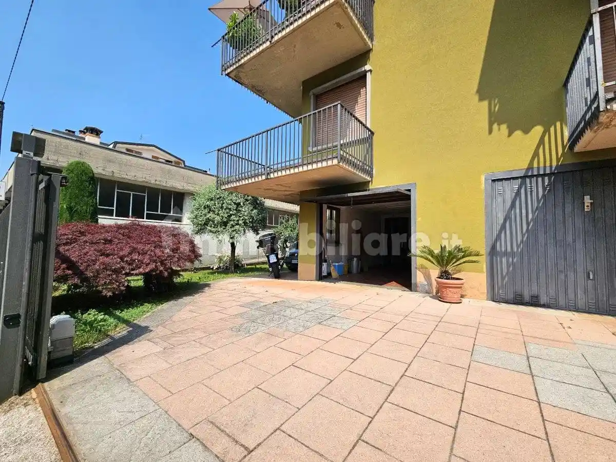 Appartamento in vendita a Leffe