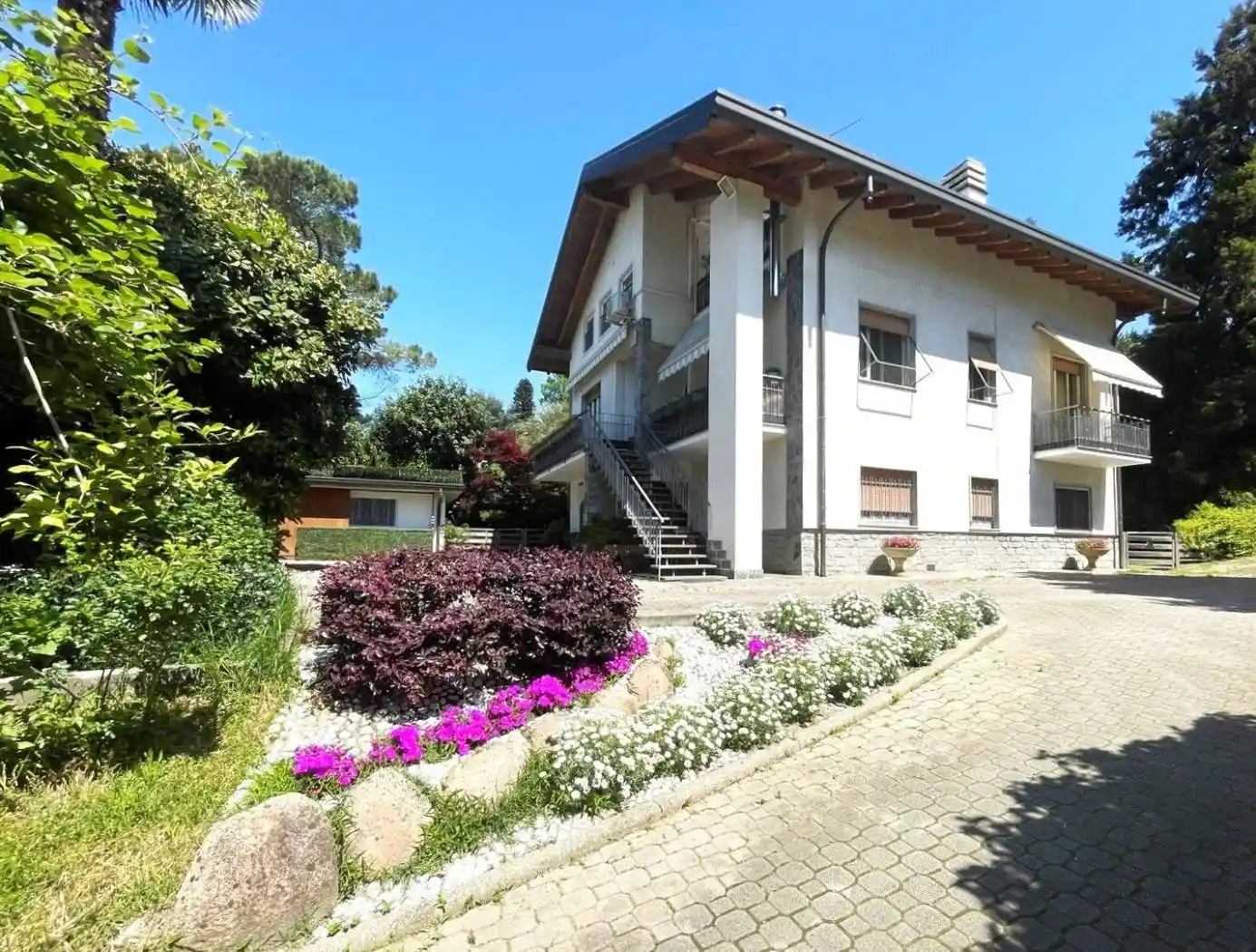 Villa in vendita a Sesto Calende