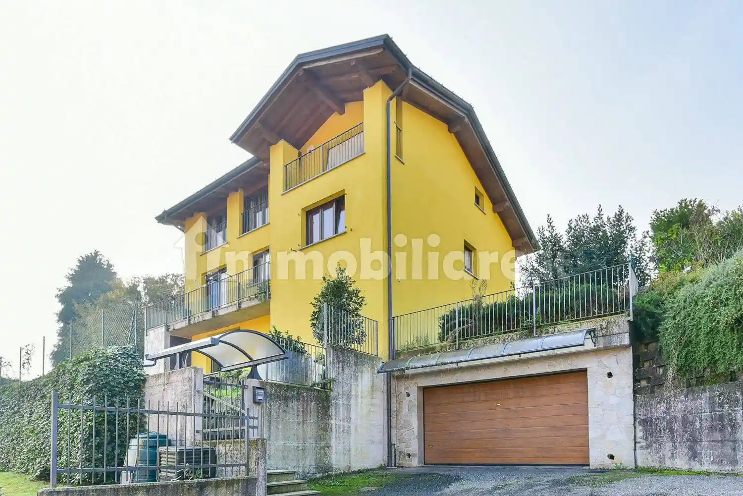 Villa in vendita a Laveno-Mombello