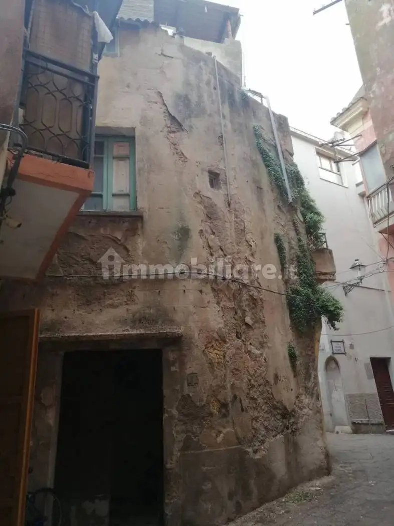 Palazzo - Edificio in vendita a Crotone