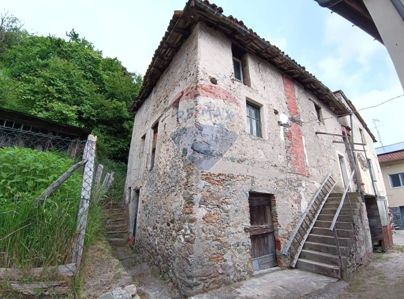 Casa indipendente in vendita a Pallare