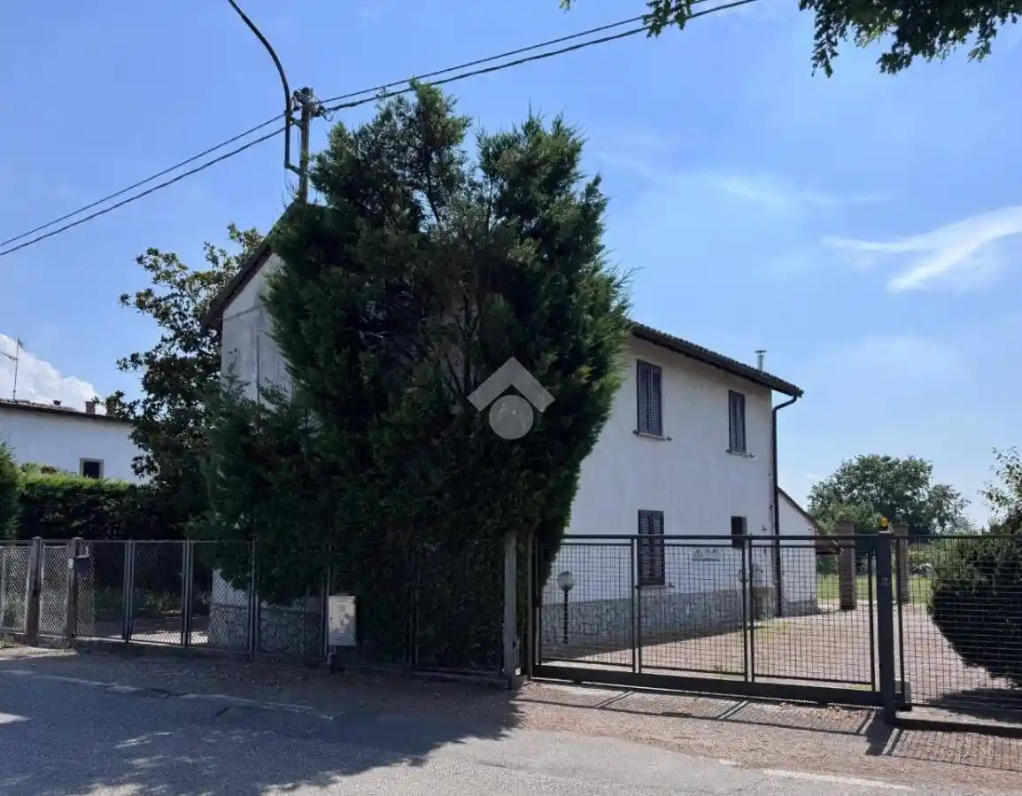 Villa in vendita a Broni