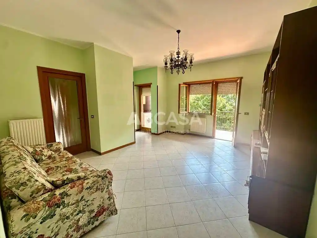 Appartamento in affitto a Lariano