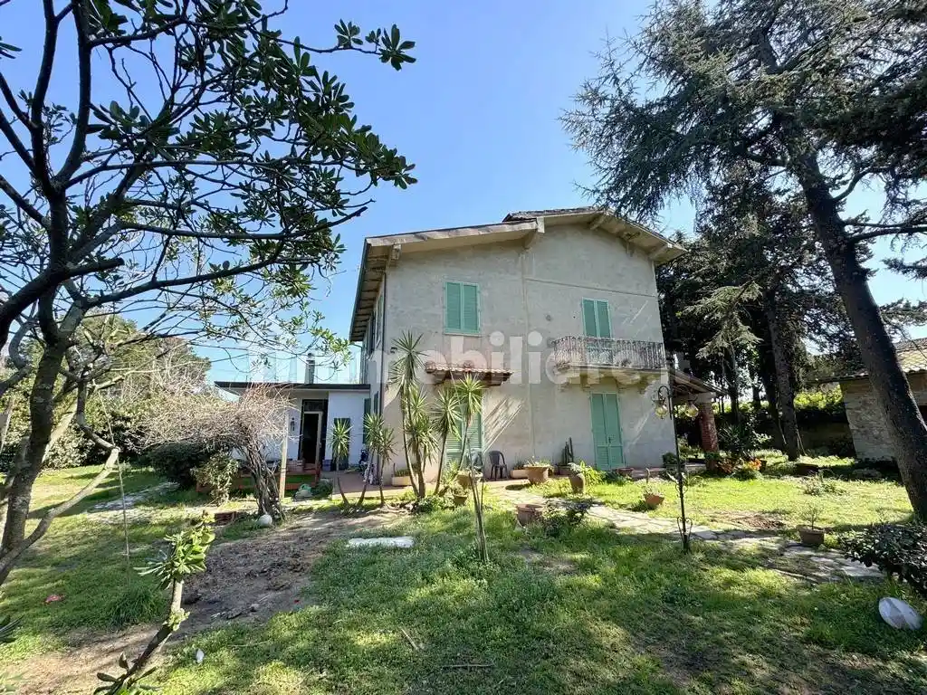 Villa in vendita a Viareggio