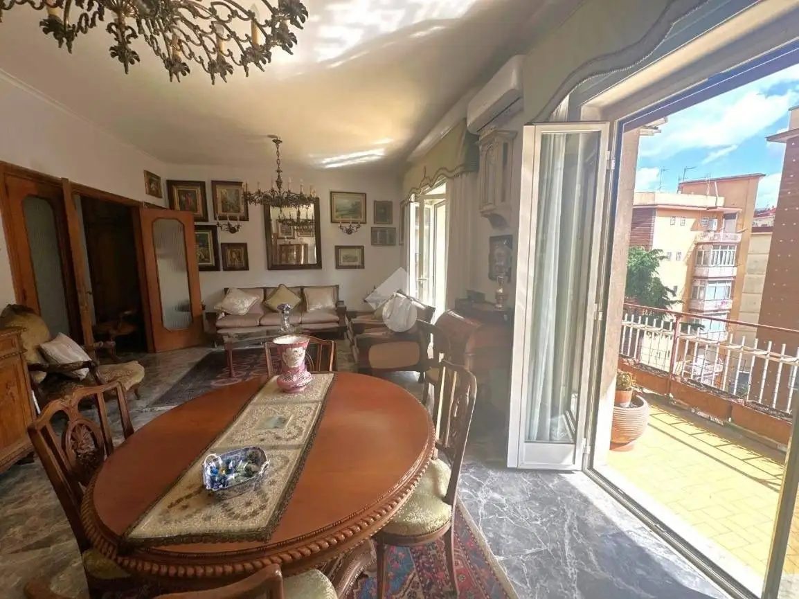 Appartamento in vendita a Napoli
