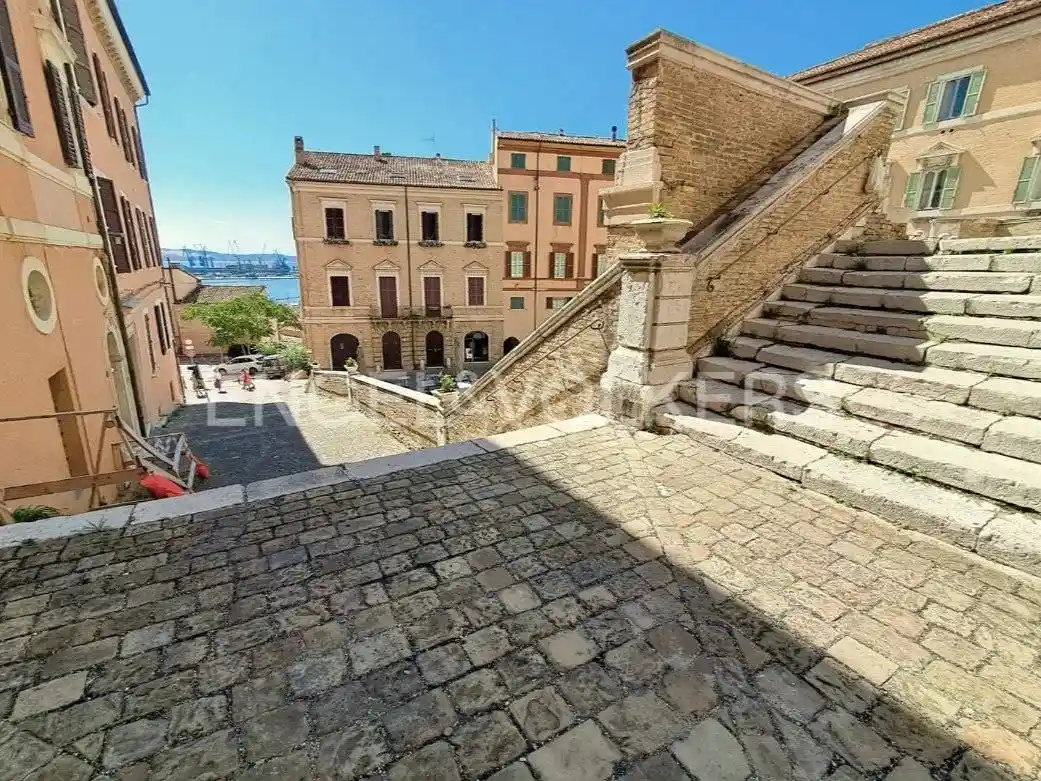 Bilocale piazza San Francesco, Centro Storico, Ancona - foto 2