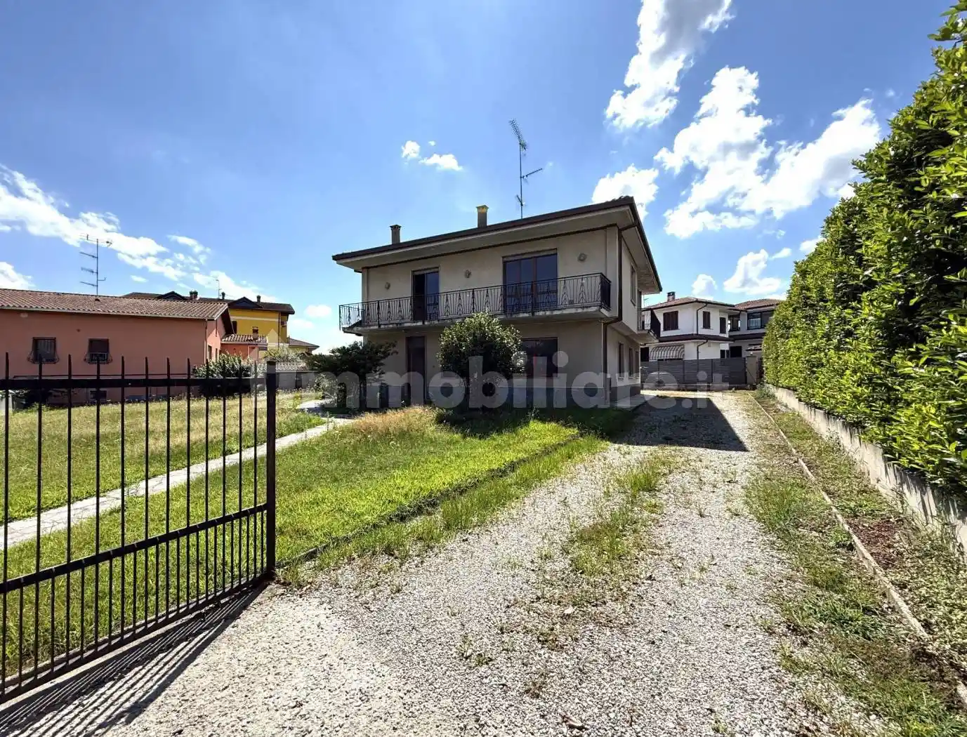 Villa unifamiliare, da ristrutturare, 206 m², Oleggio Castello - foto 2