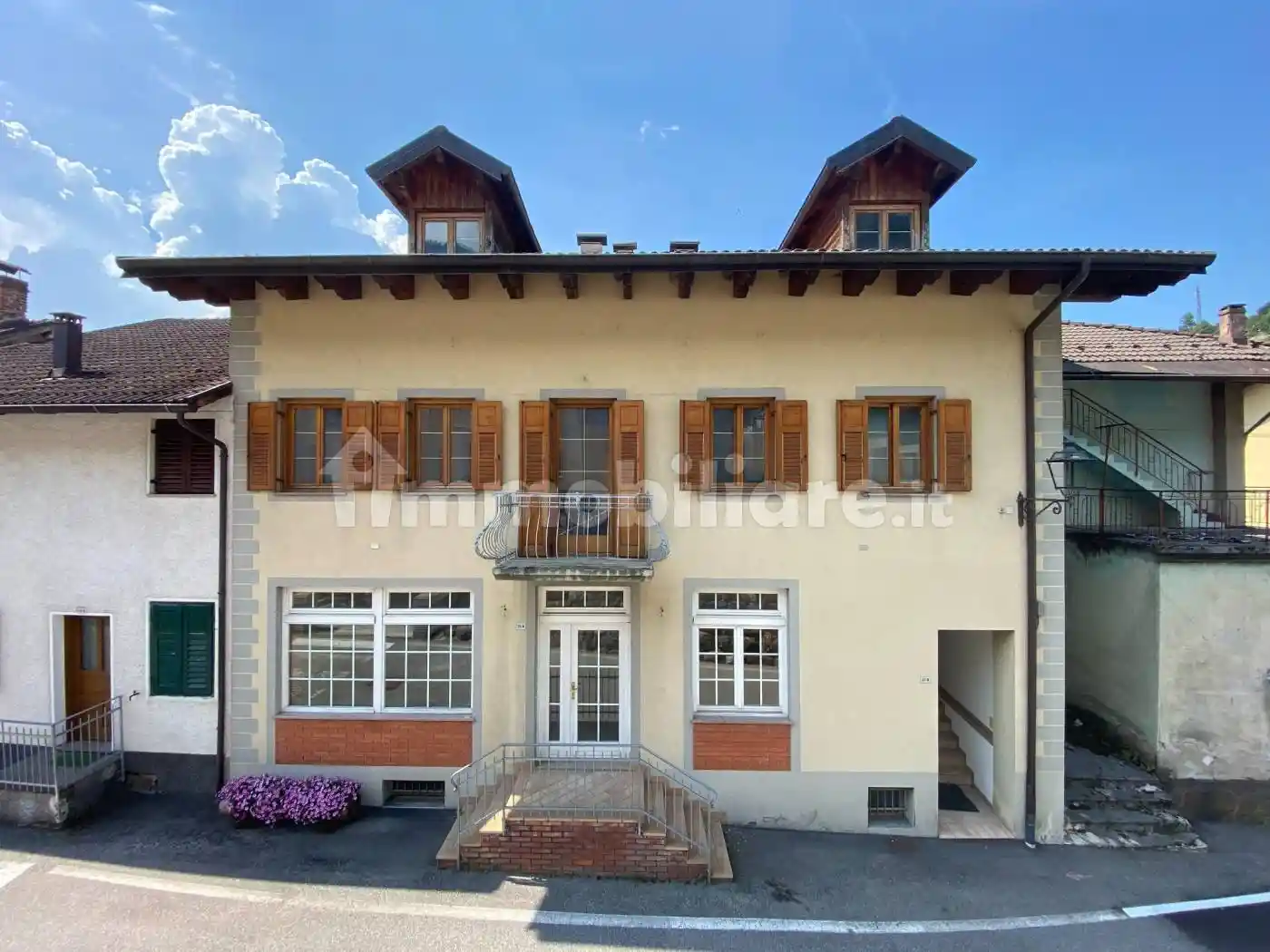 Palazzo - Edificio in vendita a Samone