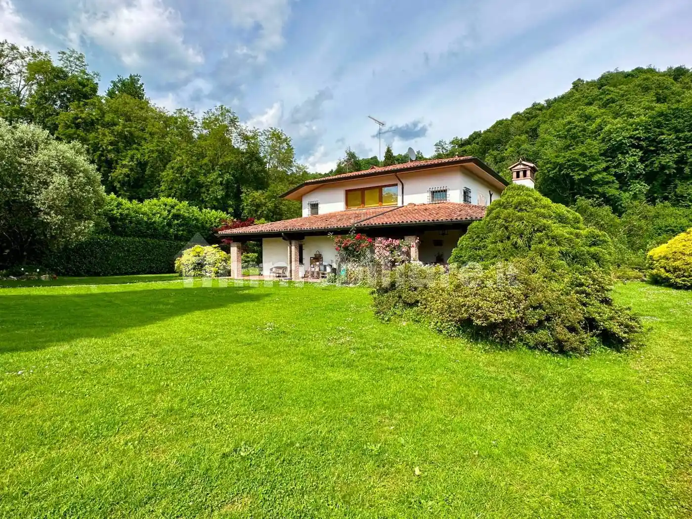 Villa in vendita a Magnano in Riviera