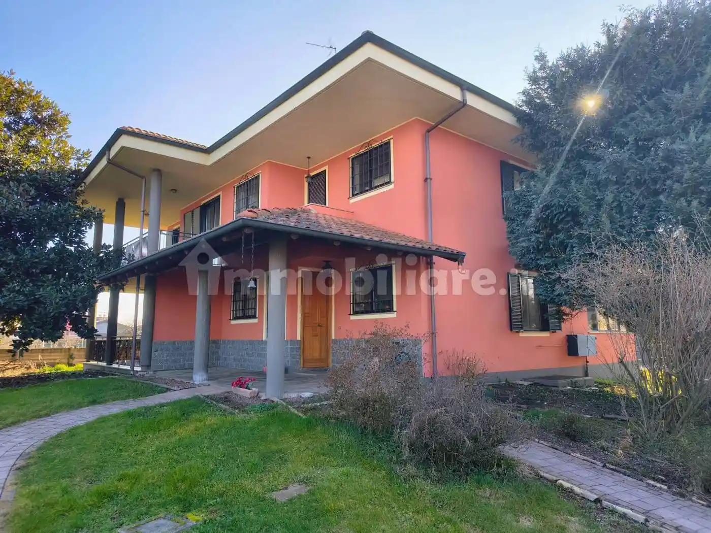 Villa in vendita a Cureggio