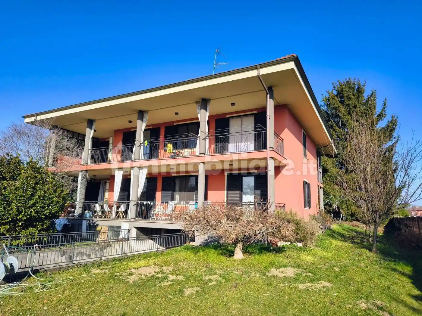 Villa in vendita a Cureggio