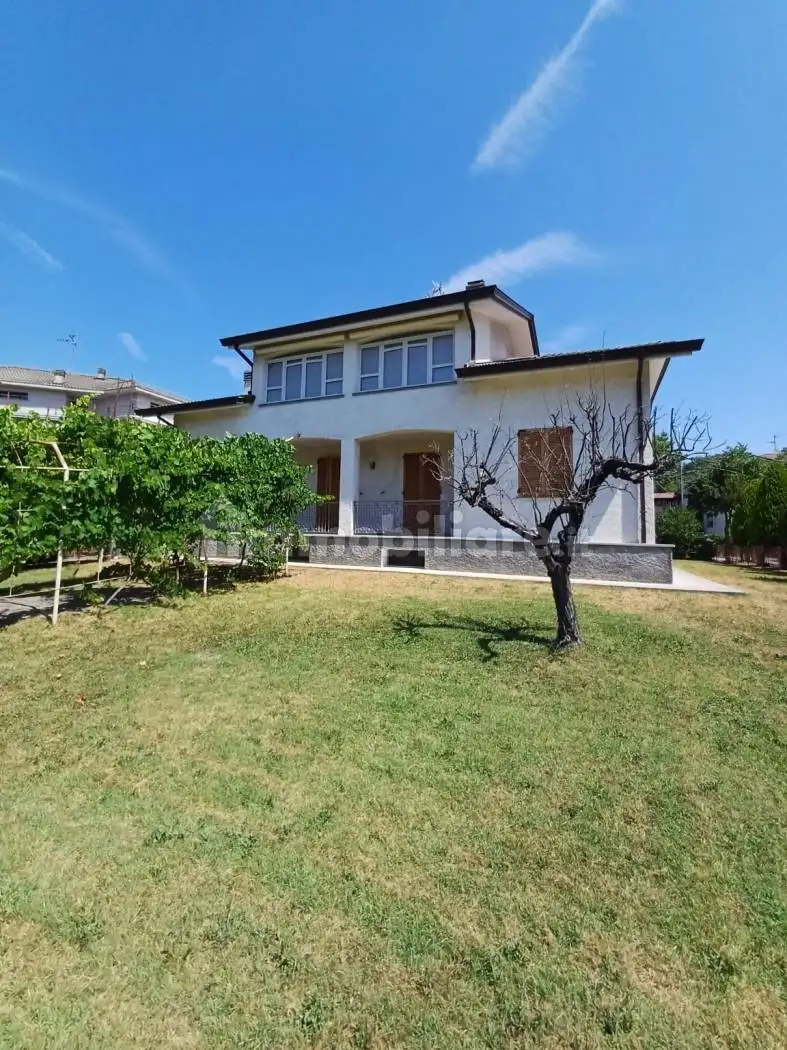 Villa in vendita a Varano de' Melegari