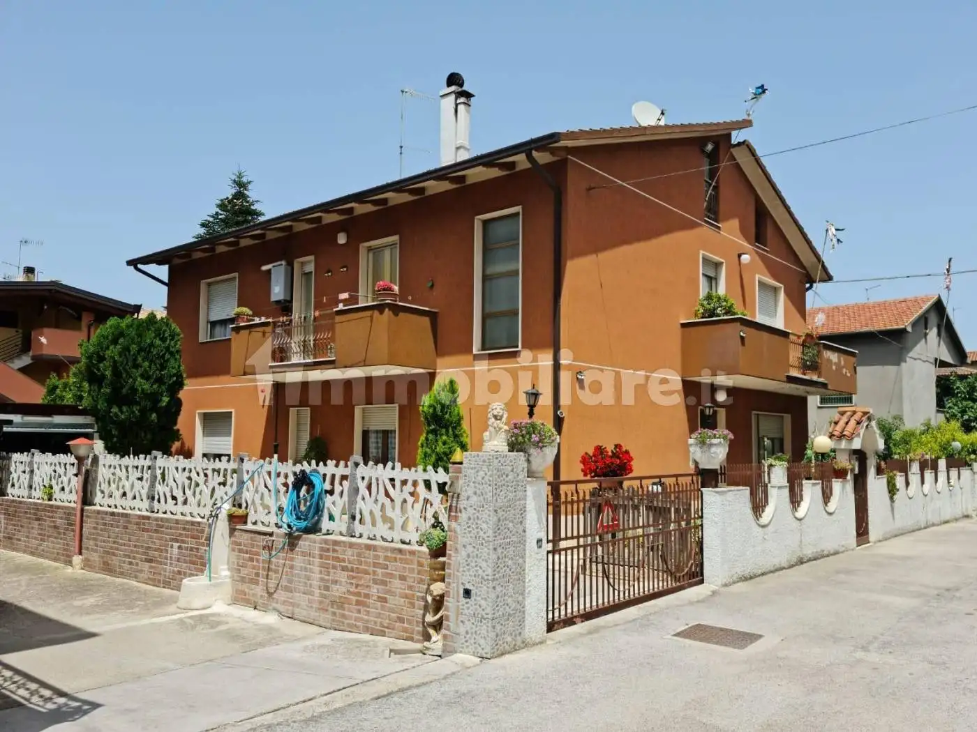 Villa in vendita a Cappelle sul Tavo