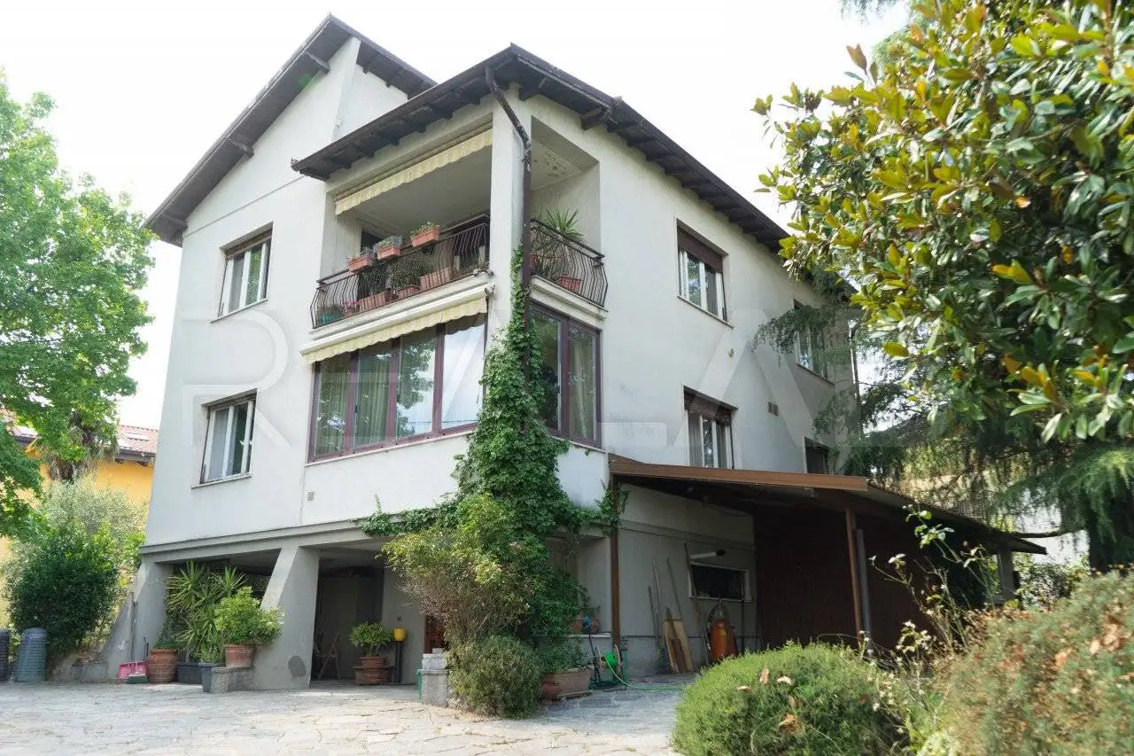 Villa in vendita a Lambrugo