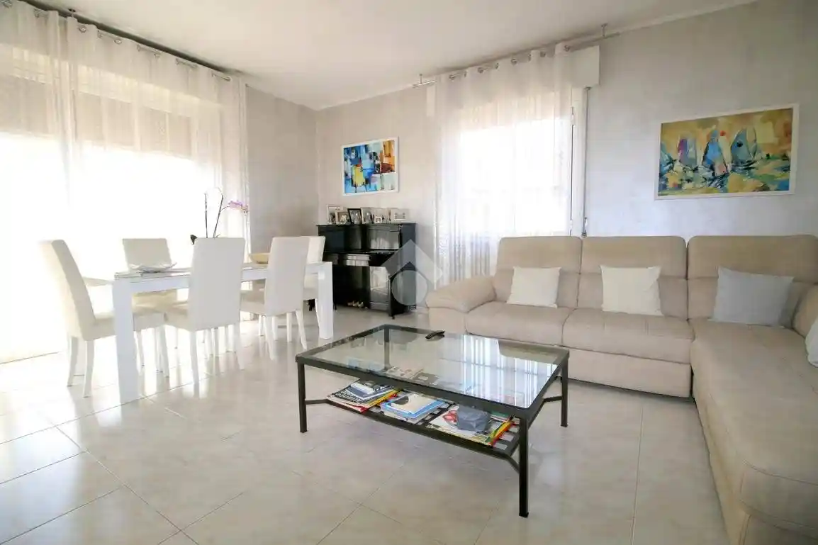 Appartamento in vendita a Caronno Pertusella