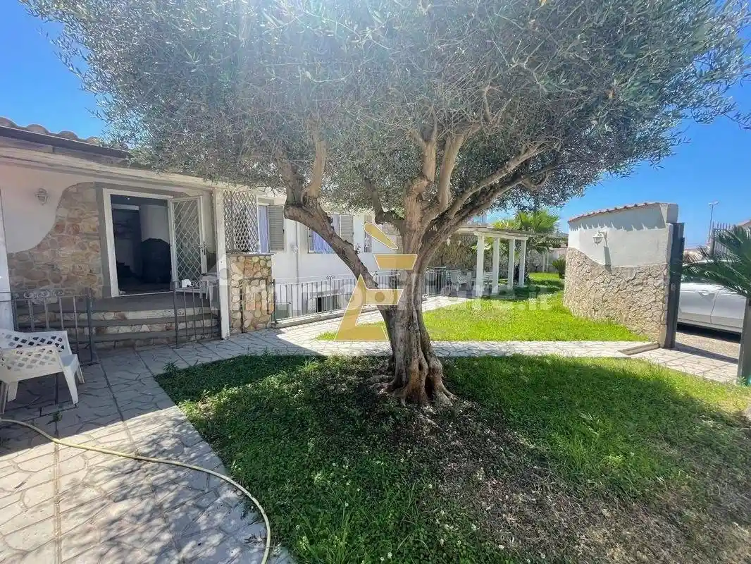 Villa a schiera via Arno 2, Campo Ascolano - Villaggio Tognazzi, Pomezia - foto 2