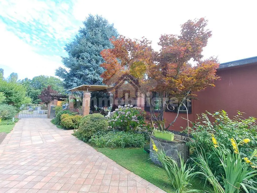 Villa in vendita a Cremona