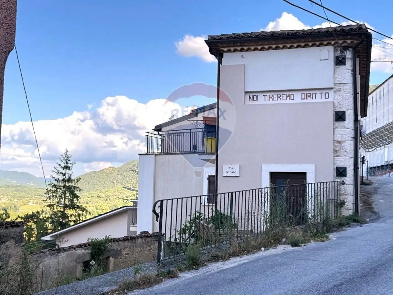 Casa indipendente in vendita a Fossa